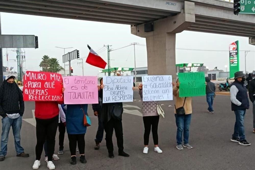 Bloquean la carretera federal Camino Libre a Tonanitla-AIFA por la falta de pago sobre tierras ejidales. Foto: Especial