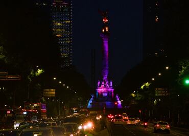 Gobierno de la CDMX ilumina edificios emblemáticos en conmemoración del día del orgullo LGBTTTIQ+