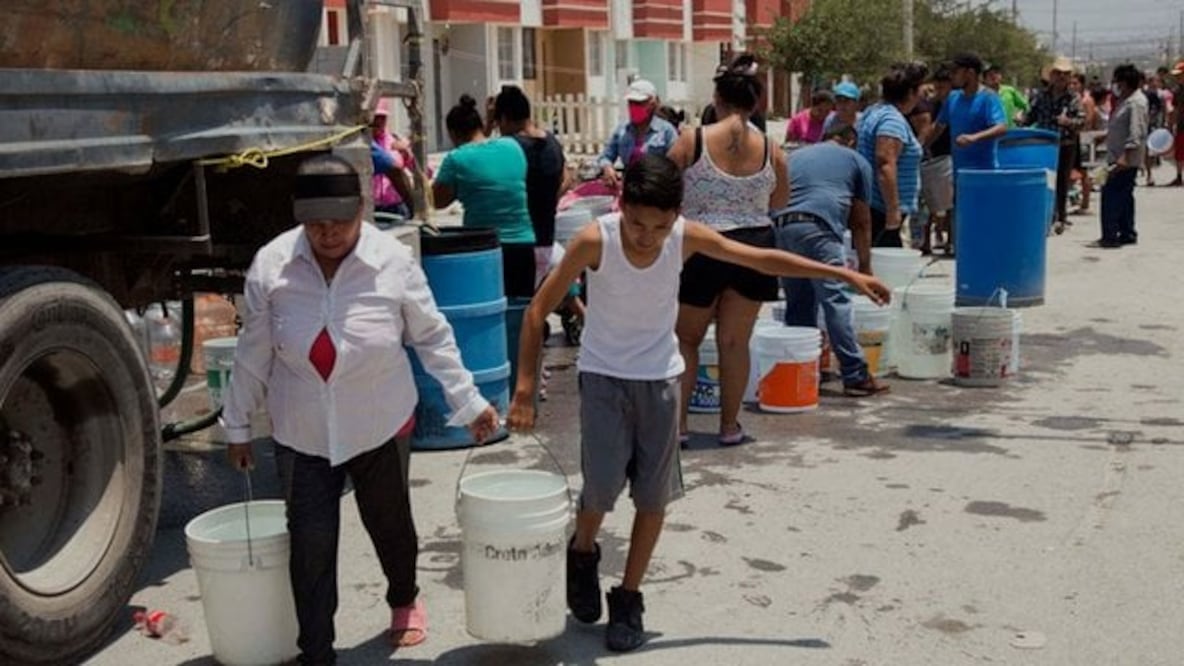 Los habitantes tienen que arreglárselas para subsistir con solo seis horas al día de bombeo de agua. Foto: Getty Images