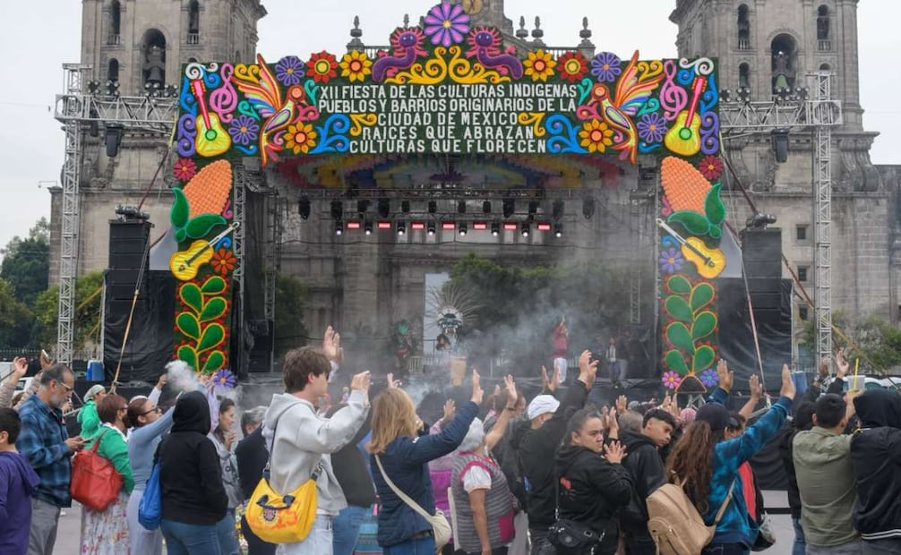 Coyoacán lleva chinelos y comparsas al Zócalo; Oaxaca cierra fiesta indígena con calenda.
Foto: Especial.