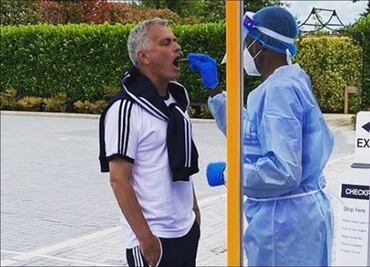 Así se le realizó la prueba de Covid-19 a Mourinho