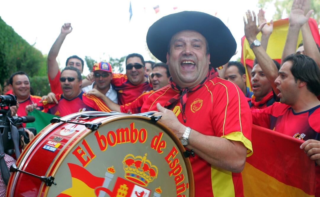 Muere Manolo 'el del Bombo', el aficionado más ilustre del fútbol español. Foto tomada de la cuenta de X de @SEFutbol