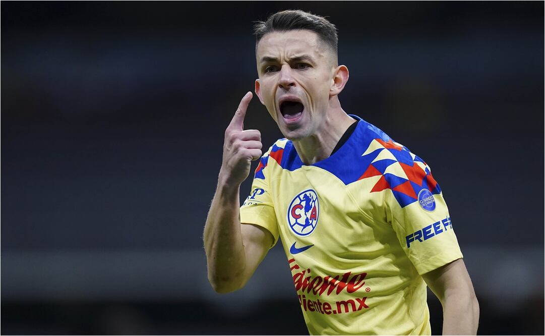 Álvaro Fidalgo en un partido con el América en el Estadio Azteca - Foto: Imago7