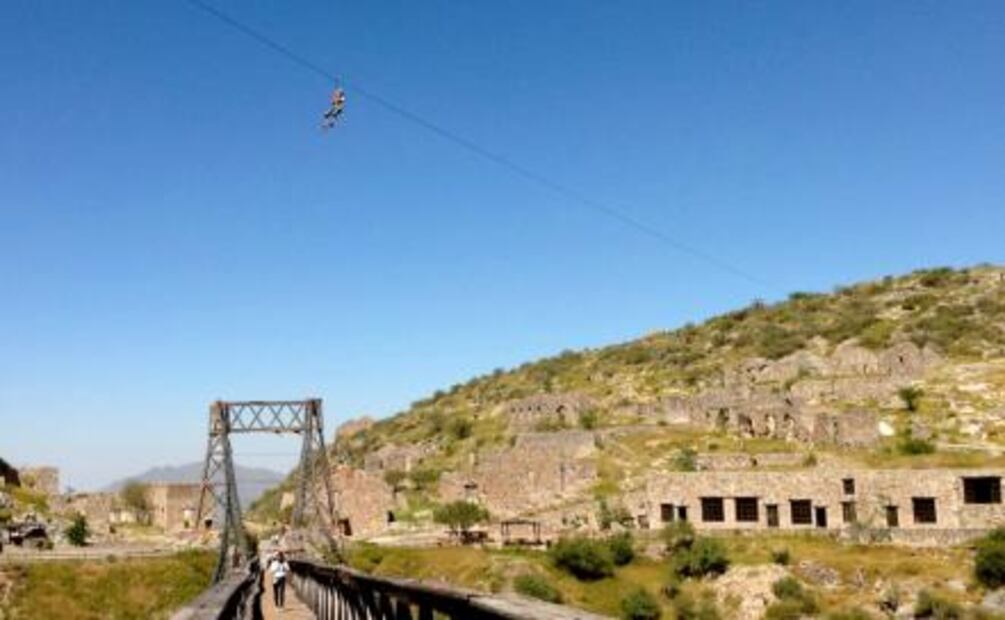 Grutas, abismos y el pueblo fantasma de Ojuela