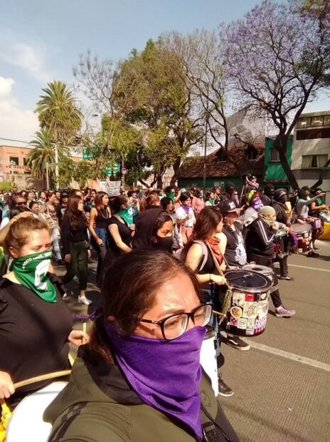 Activistas, de las calles a las redes por la COVID-19