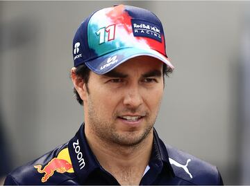 Checo Pérez explota contra Ferrari y Leclerc: “Me han retrasado”