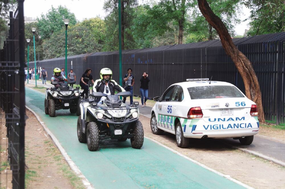 La pugna por el control de varios puntos de venta dentro de CU pudo ser el móvil del crimen; los agentes investigadores buscan a El Güero, presunto homicida. Foto: IVAN STHEPHEN. EL UNIVERSAL