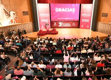 Alcalde de Cuautla interrumpe su informe de gobierno; su hijo se desvanece en el público