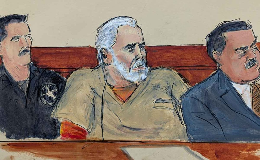 Boceto de la sala del tribunal, Ismael "El Mayo" Zambada, en el centro, sentado en el estrado durante la lectura de su sentencia, junto a un alguacil federal, a la izquierda, y su abogado, Frank Pérez, a la derecha. (20/07/26) Foto: AP