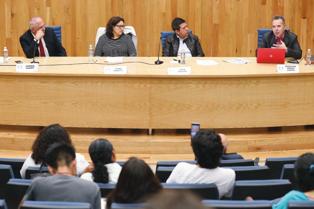 En el seminario, realizado en la FCPyS de la UNAM, participaron Antonio Saborit, Yanna Hadatty, Julio Aguilar y Francisco Peredo (ARIEL OJEDA. EL UNIVERSAL)