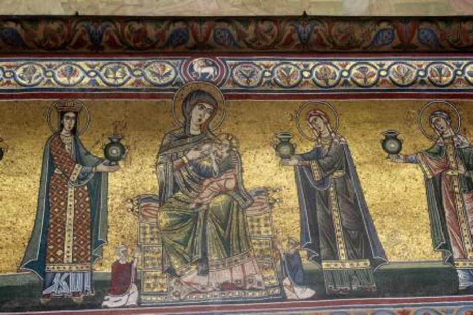 Restauran fachada de basílica romana