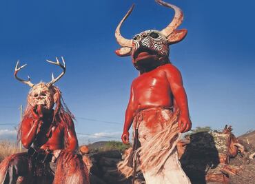 Diablos de Tilcajete limpian sus pecados antes de Cuaresma