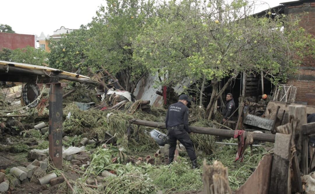 Casa destruida por árbol caído(FOTO: Rodolfo Ayala. EL UNIVERSAL)