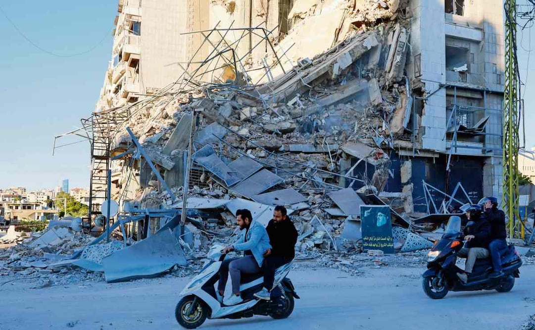 La sucursal de Al-Qard Al-Hasan, institución financiera afiliada a Hezbolá, fue atacada por Israel en los suburbios del sur de Beirut. Foto: Wael Hamzeh / EFE