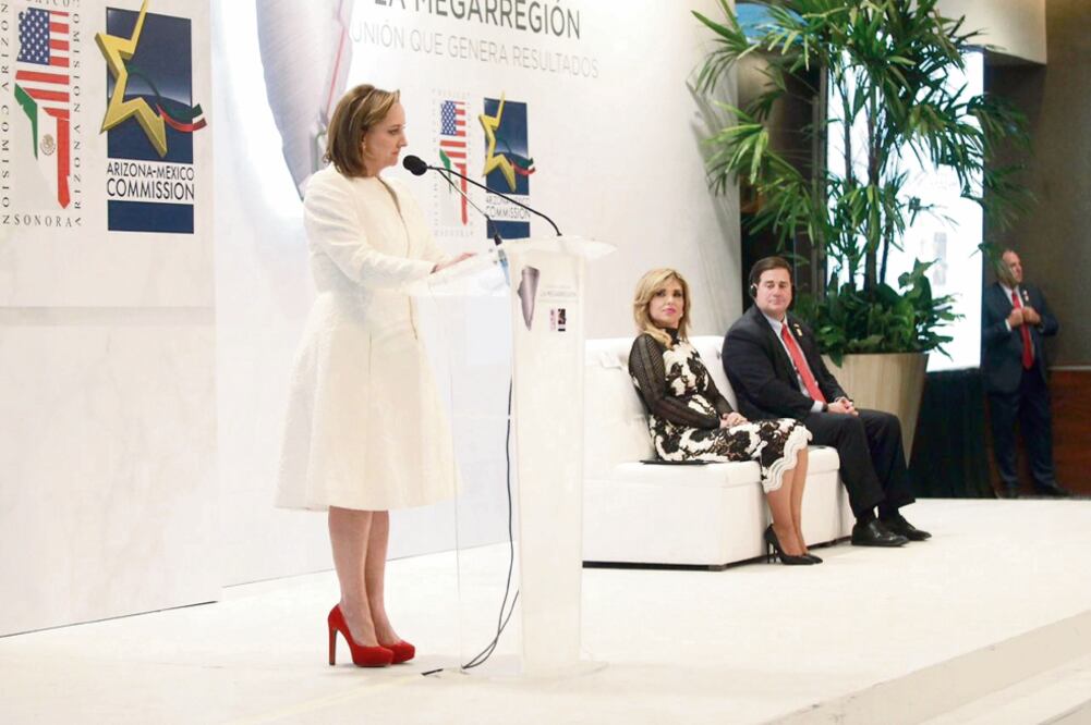 Claudia Ruiz Massieu, titular de la SRE; Claudia Pavlovich, gobernadora de Sonora, y Doug Ducey, mandatario de Arizona, coincidieron en la necesidad de seguir trabajando por la región (SRE)