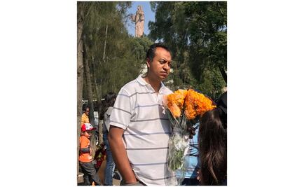 Miles llegan a panteón Jardines del Recuerdo en Edomex