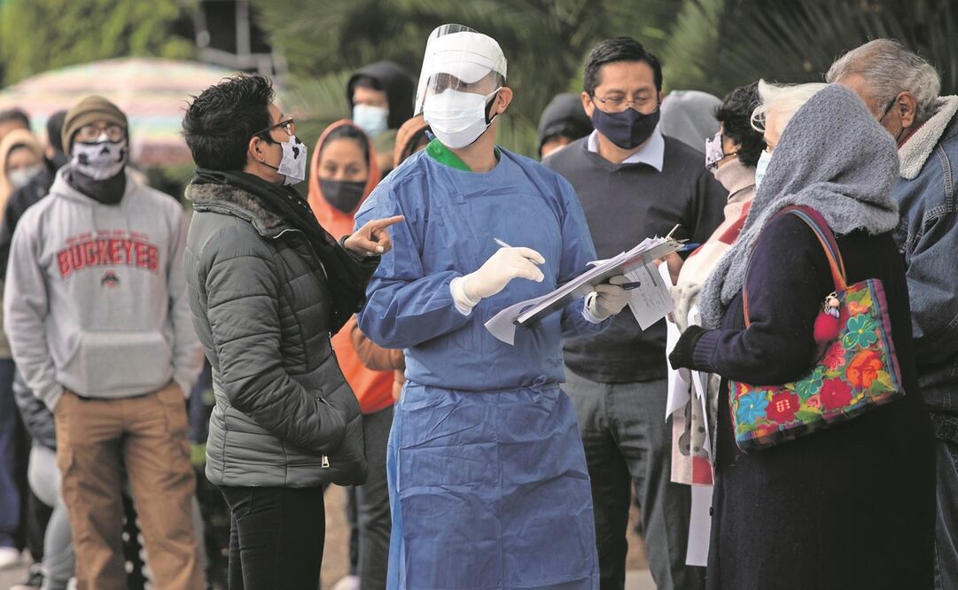 Ante el aumento en el número de contagios de Covid en los últimos días, las autoridades de Salud realizan pruebas a la población en diferentes centros de salud. Foto: Madla Hartz. EFE