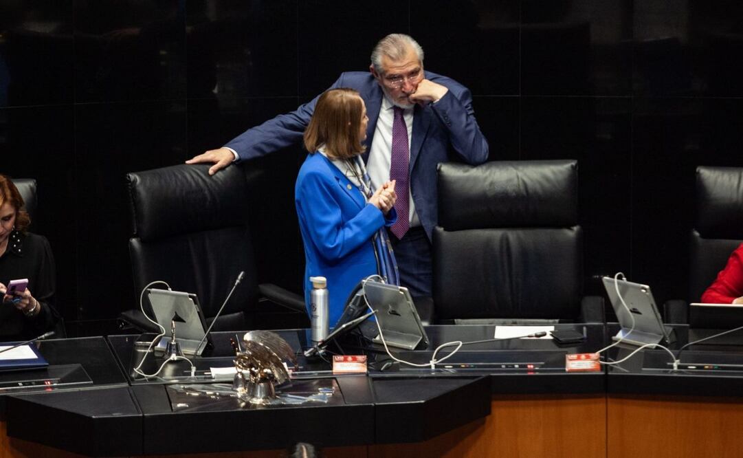 Adán Augusto López, coordinador de Morena y Laura Itzel Castillo, presidenta del Senado durante sesión este miércoles 5 de noviembre de 2025. Foto: Andrea Murcia/ Cuartoscuro