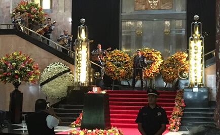 Medio millón se ha despedido de Juan Gabriel en Bellas Artes