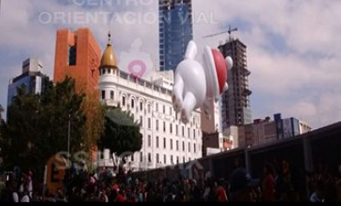 El desfile navideño "Bolo Fest" inició este sábado con la presentación musical del grupo Moderatto. Foto: @OVIALCDMX