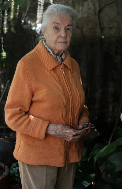 La psicoanalista Estela Ruiz Milán por la publicación de su libro "cuéntame tu vida" en la calle de Francisco Javier Mina Número 11. Foto : Fernanda Rojas /EL UNIVERSAL.