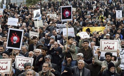 Miles protestan en Irán; condenan "atrocidades" saudíes