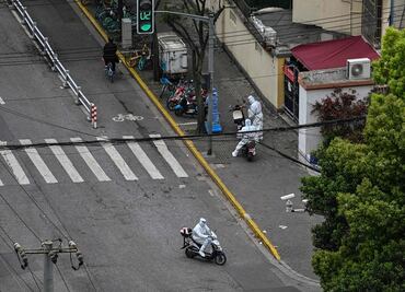 Ante falta de alimentos, ahora piden a habitantes de Shanghái aislar en sus casas a positivos de Covid-19