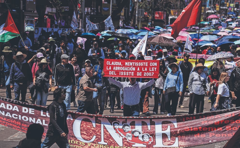 Según la Secretaría de Seguridad Ciudadana de la CDMX, la marcha apenas congregó a unos 6 mil maestros. Foto: Gabriel Pano/ EL UNIVERSAL