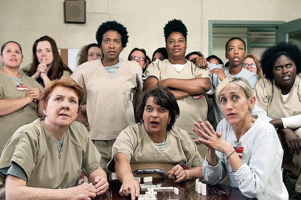 Se transmitieron las series originales de la plataforma streaming Orange Is the New Black y Club de Cuervos, cuyo elenco platicó con los seguidores en la visita (CORTESÍA)