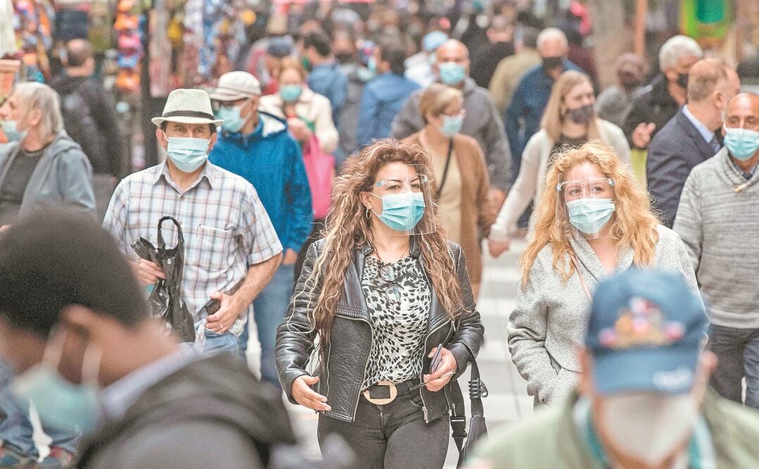 Chilenos, en Santiago, el lunes pasado. El país sufre un rebrote de los casos de coronavirus. Foto: JORGE VILLEGAS. XINHUA