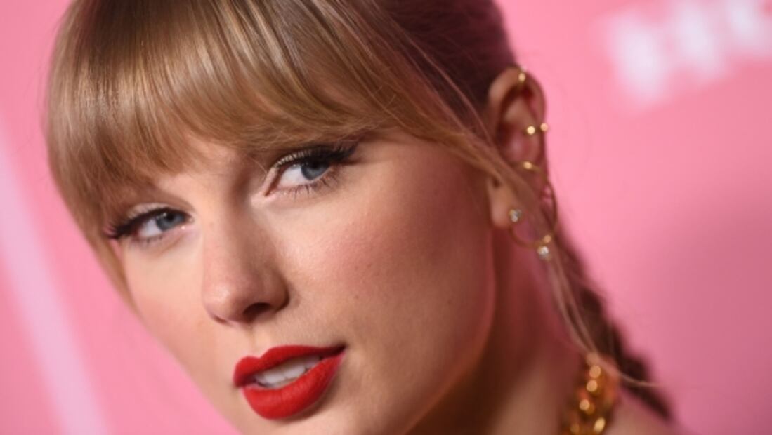 Por fanatismo, científico bautiza como Taylor Swift a nueva especie de cienpiés