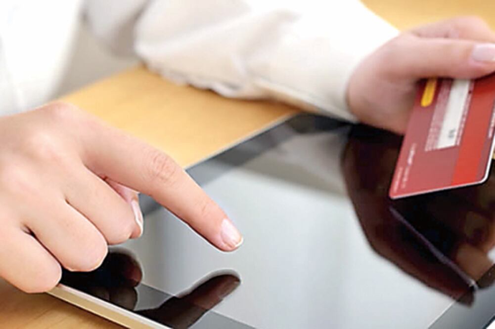 Se disparan contratos para banca móvil; tarjetas en picada: CNBV