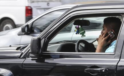 ¿De cuánto es la multa por usar el celular mientras manejo?