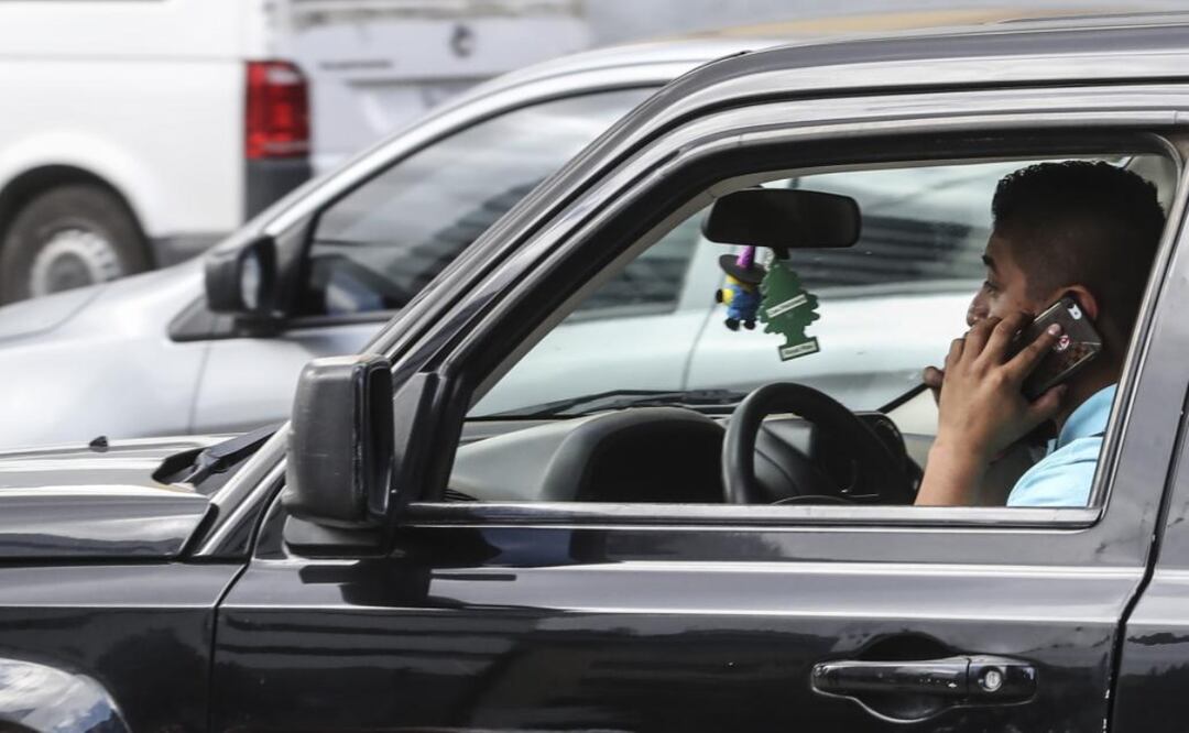Cuál es la multa por usar el celular mientras manejo