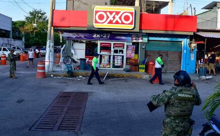 Reportan explosión afuera de Oxxo frente a la Secretaría de Seguridad de Acapulco, Guerrero; pareja pierde la vida