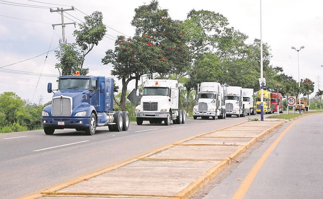 De enero a agosto de 2023 se vendió un acumulado de aproximadamente 15 mil unidades de tractocamiones en México. Foto: Archivo / EL UNIVERSAL