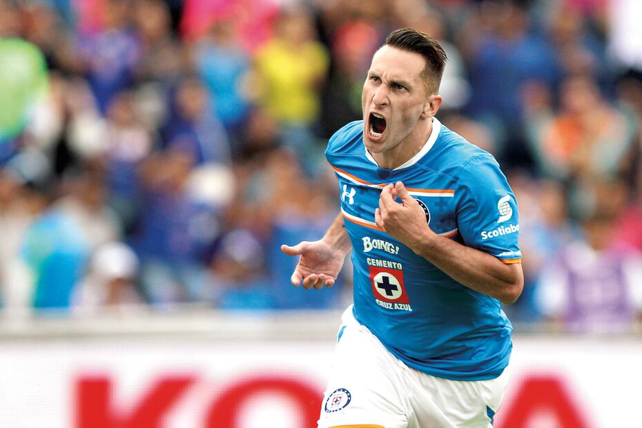 ‘Chaco’ Giménez celebra un gol con Cruz Azul (CARLOS MEJÍA. EL UNIVERSAL)