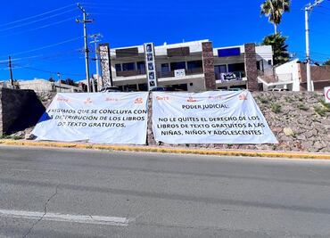 Docentes inician plantón en Chihuahua; exigen entrega de libros de texto de la SEP