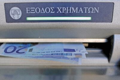 Grecia da fin a 4 años de control de capital