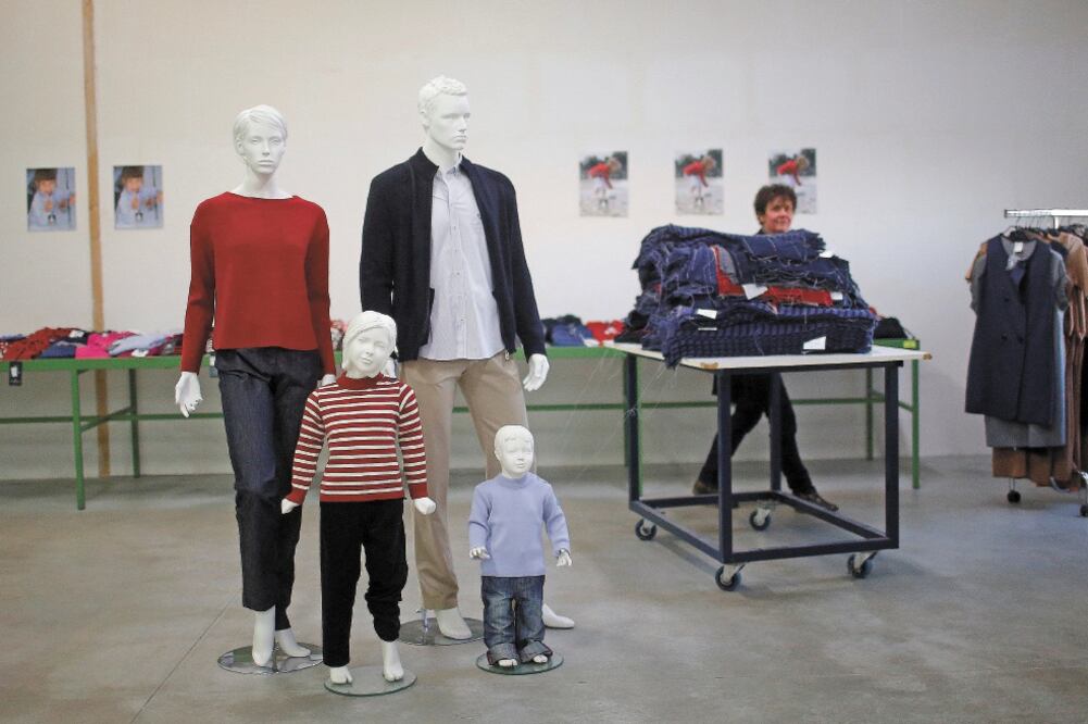 Desde 2016 las alzas en el precio de la ropa para la familia estuvieron por debajo de la inflación anual, reveló el estudio del Inegi y Canaive. Foto/ARCHIVO EL UNIVERSAL