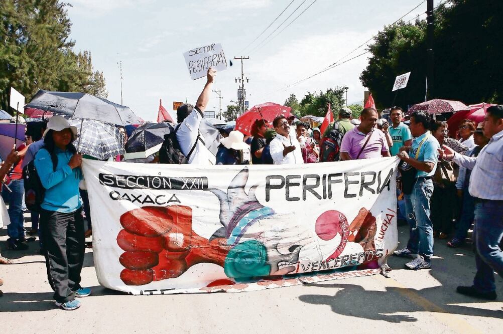 Profesores de la Sección 22 de Oaxaca dicen que su regreso a las aulas no significa que termine su lucha por la abrogación de la reforma educativa (ARCHIVO EL UNVERSAL)
