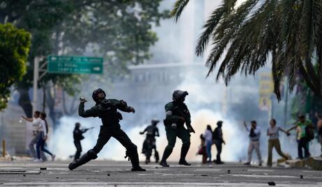 Sube a 6 la cifra de muertos en protestas contra reelección de Maduro, reportan ONGs