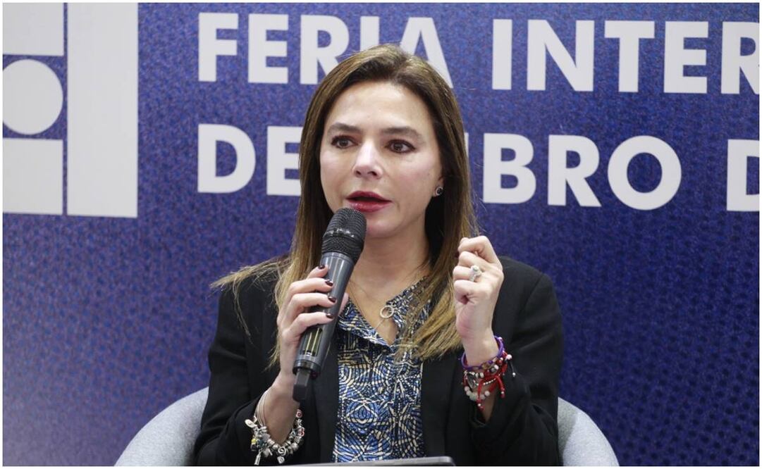 Al comentar el libro “Violencia Política contra las Mujeres en Razón de Género en México: Proceso Electoral Federal 2020-2021”, en la FIL Guadalajara, la consejera electoral, Carla Humphrey, planteó la gravedad de que las personas responsables de dirimir estos casos resuelvan sin perspectiva de género. Foto: Especial