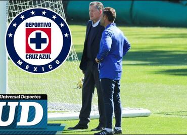 Extensa charla entre Ricardo Peláez y Pedro Caixinha al término del entrenamiento de Cruz Azul