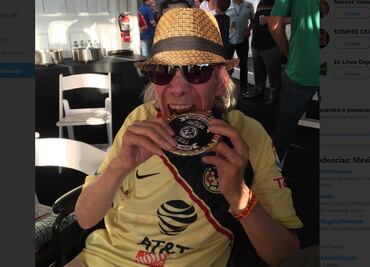 Le agradecen famosos a Manuel Valdés sus "locuras"