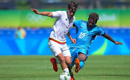 Rodolfo Pizarro regresará a México; sufre fractura de peroné