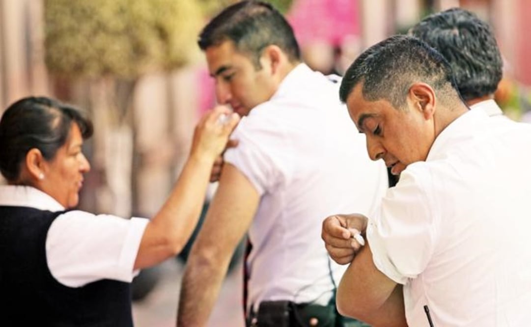 El secretario de Salud, Marco Escamilla, señaló que la ciudadanía ha respondido bien a la medicina preventiva al aplicarse la vacuna (Foto: Archivo / EL UNIVERSAL)