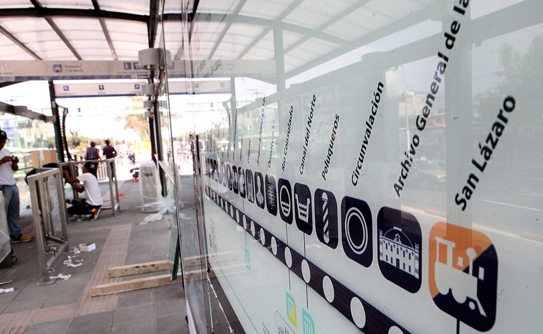 Vandalizan cinco estaciones de la L5 del Metrobús