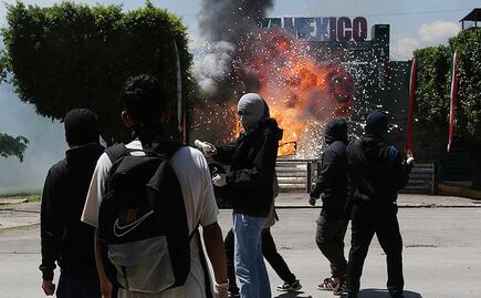 FOTOS: Así fueron las violentas protestas de normalistas en Iguala a 11 años del Caso Ayotzinapa