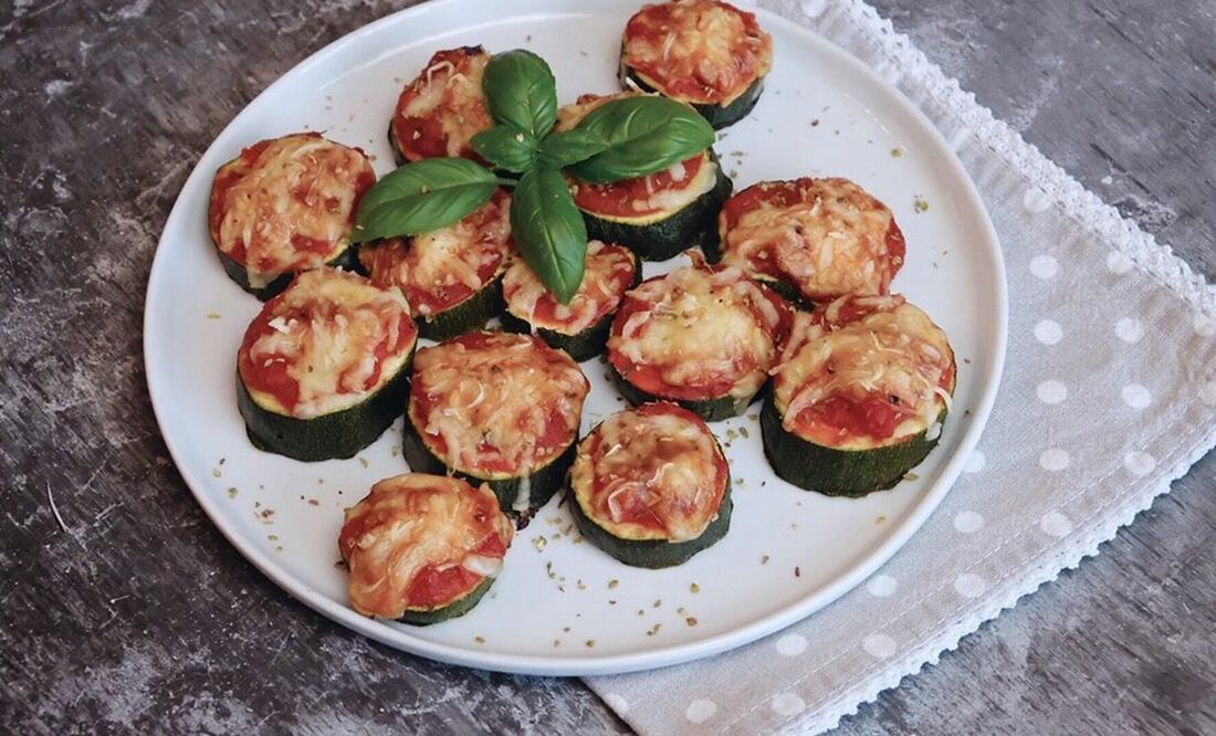 Las pizzas de calabacita son una buena opción de botanas sin gluten / Foto: Instagram